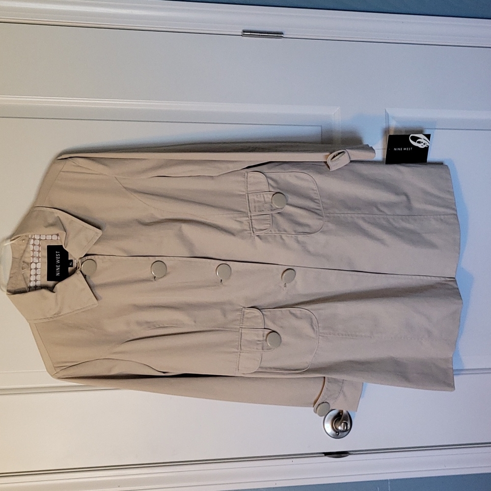 Women's Nine West Jacket. Size XL.  Light tan color. NWT
